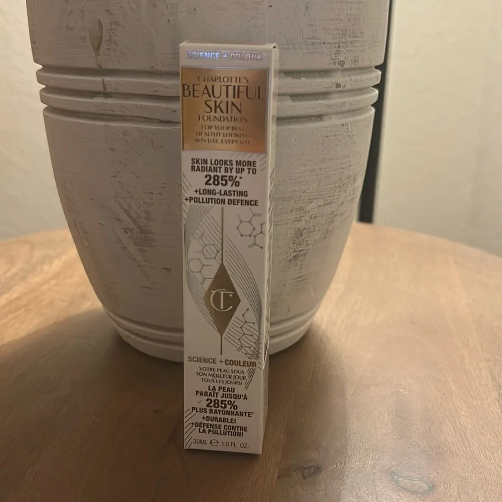 CHARLOTTE TILBURY B19 BEAUTIFUL SKIN FOUNDATION-3 NEUTRAL NEUTRE NIB